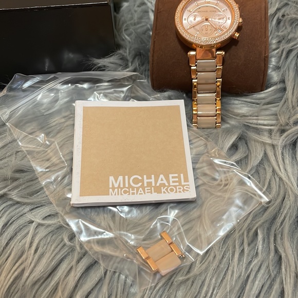 From the Ex! Michael Kors Chronograph Parker Blush and Rose Gold-Bracelet Watch - Picture 4 of 4